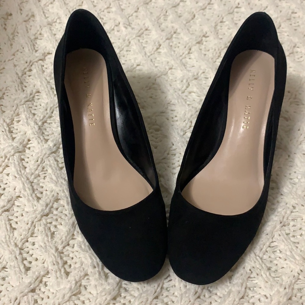KELLY & KATIE black wedges-size 8.5